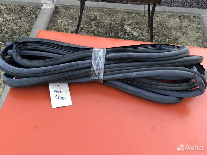 Резинки уплотнительные дверей10,12 4шт