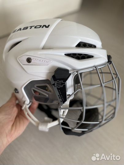 Хоккейный шлем