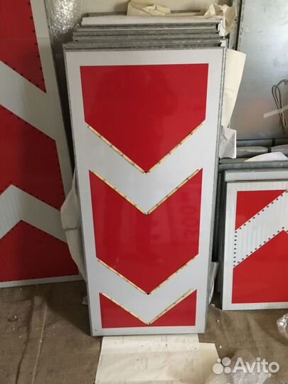 Дорожные знаки, гирлянды