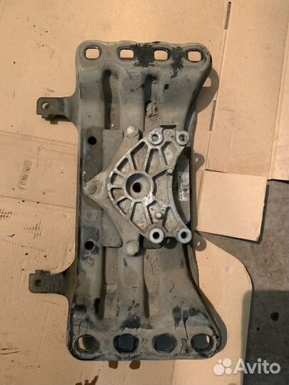 Крепление раздатки Mercedes GLK