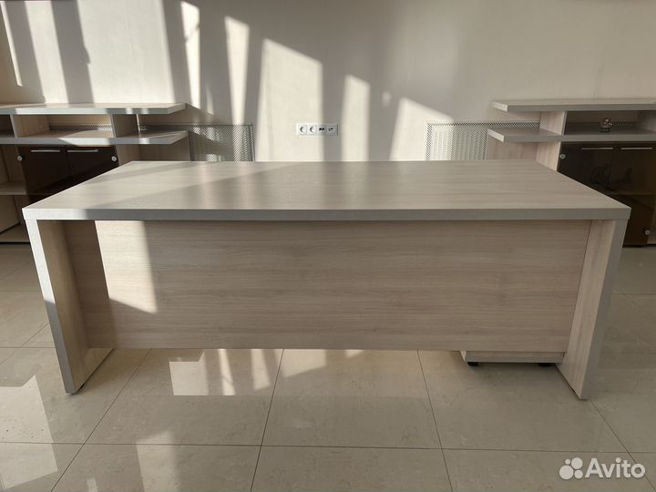 Стол для руководителя офисный