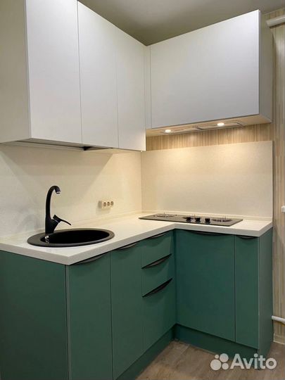 Кухня с фасадами из матового итальянского пластика