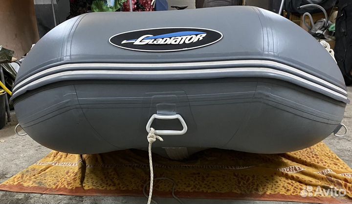 Лодка Гладиатор