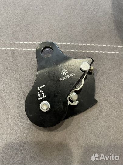 Блок ролик Vertical с зажимом