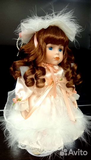 Коллекционная фарфоровая кукла Remeco