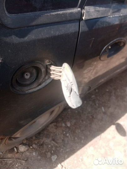 Лючок бензобака Lifan Breez 2006