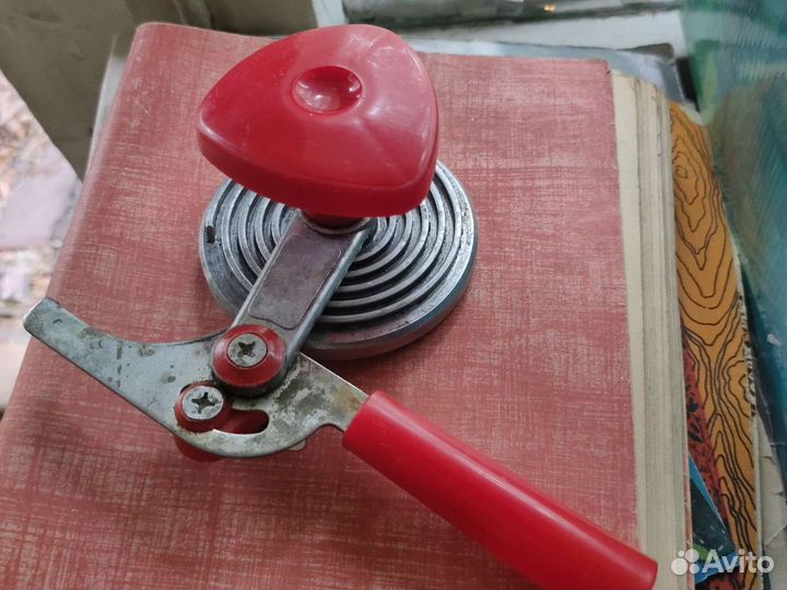 Закаточная машинка для банок