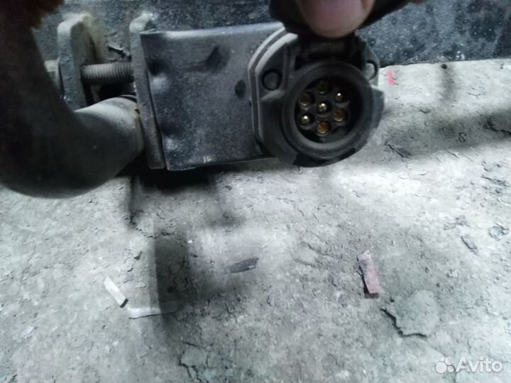 Фаркоп с розеткой Toyota Ipsum 96-01