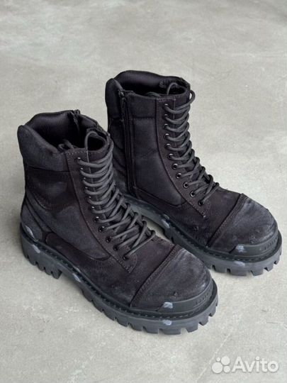 Balenciaga strike на руках