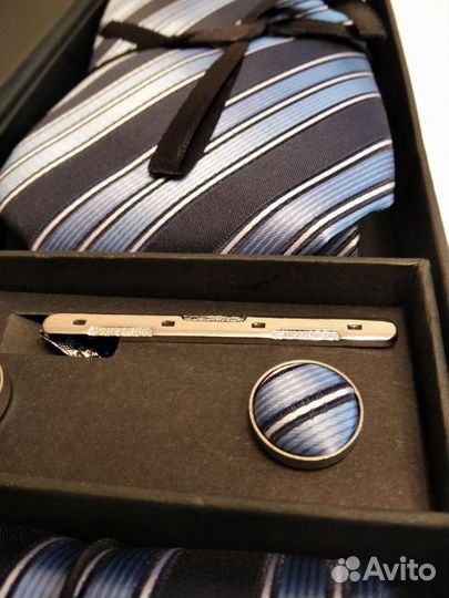 Мужской подарочный набор: галстук, платок, запонки