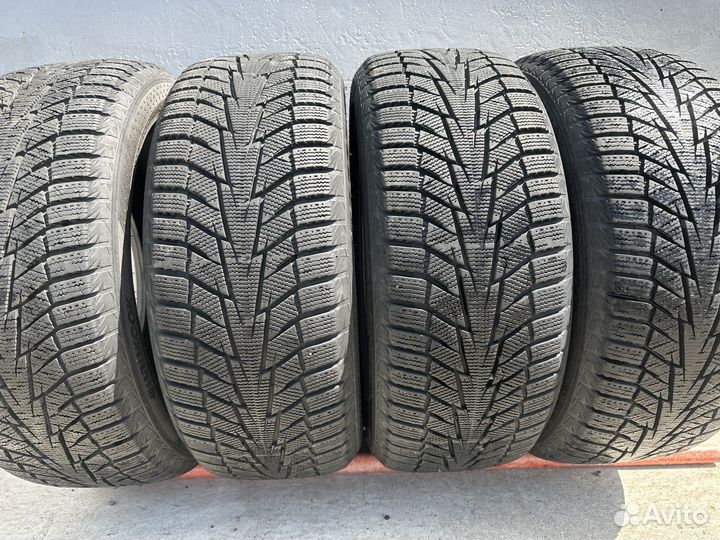 Hankook Winter I'Cept iZ 2 W616 215/50 R17