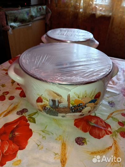 Набор эмалированных кастрюль