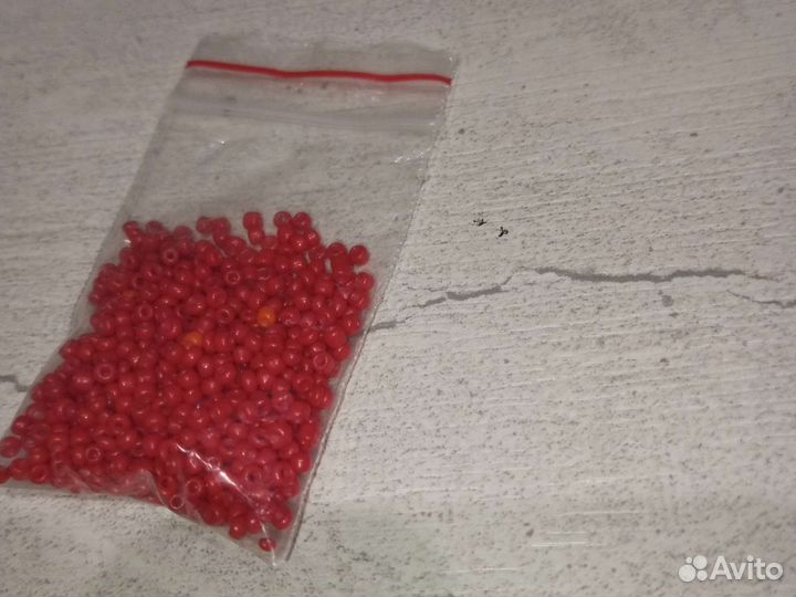 Красный мелкий бисер