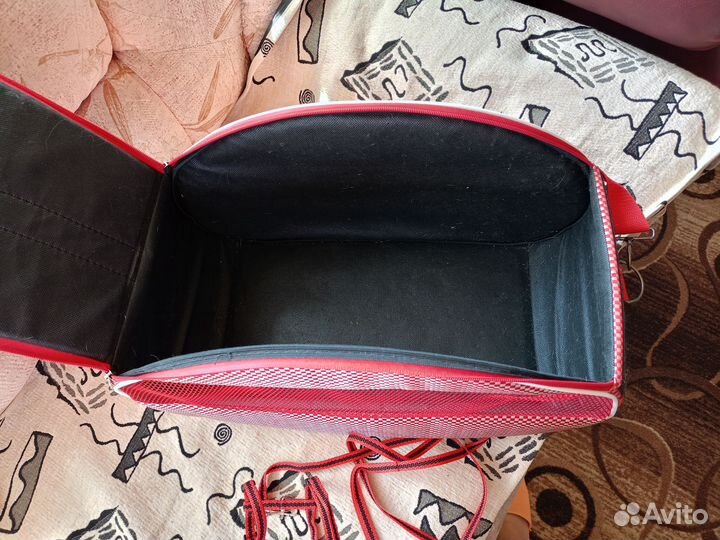 Приданое для котенка (кошачья переноска, лоток.)