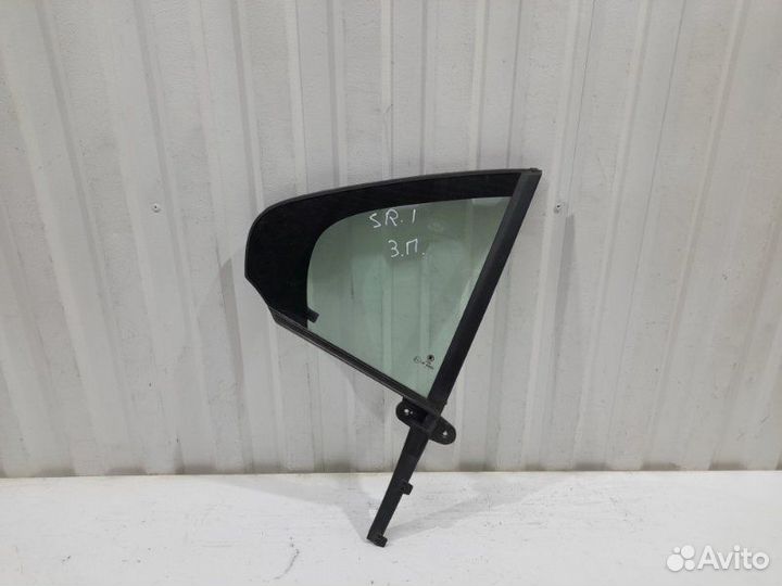 Стекло двери задней правой (форточка) Skoda Rapid