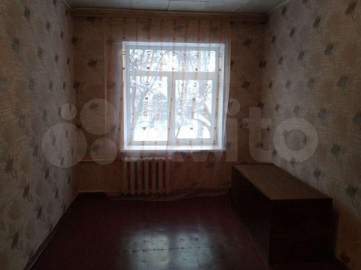 Комната 30 м² в 4-к., 1/2 эт.