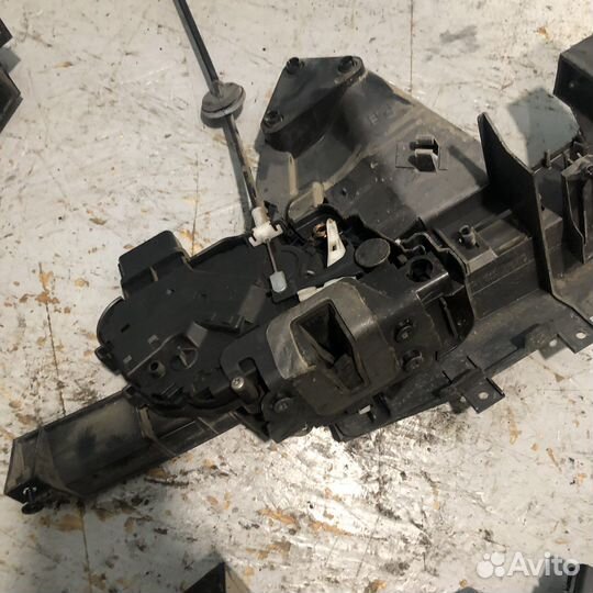 Замок двери задний Ford Kuga 1 Форд Куга 1