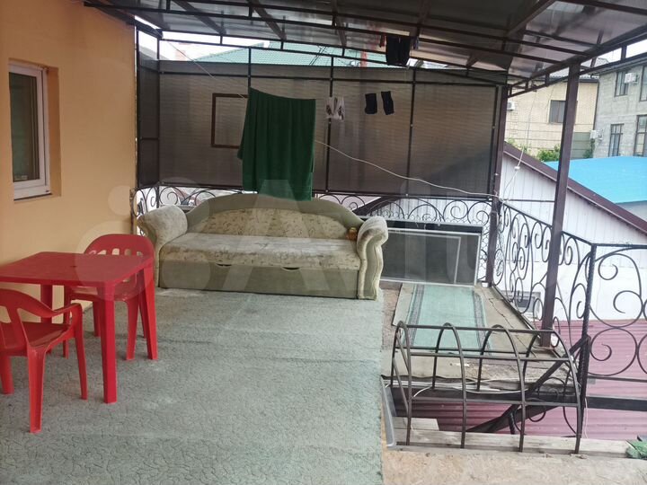 Комната 15 м² в 8-к., 1/3 эт.