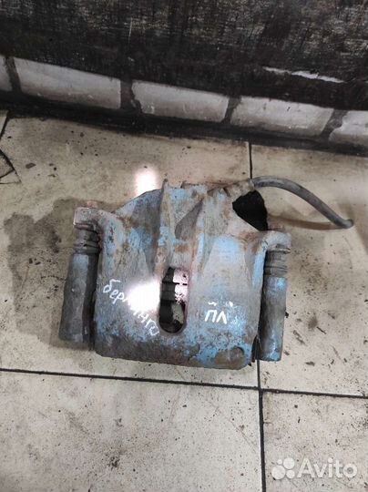 Суппорт передний левый Citroen Berlingo M59