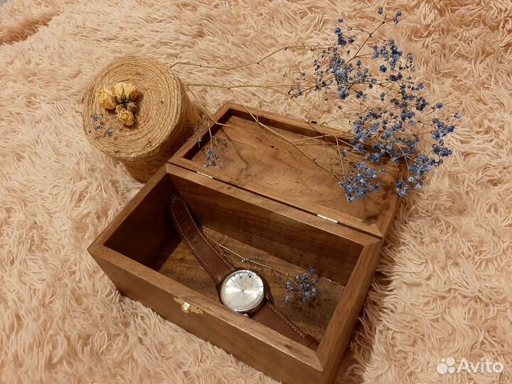 Деревянная шкатулка