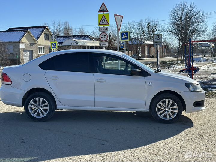 Volkswagen Polo 1.6 МТ, 2013, битый, 153 000 км