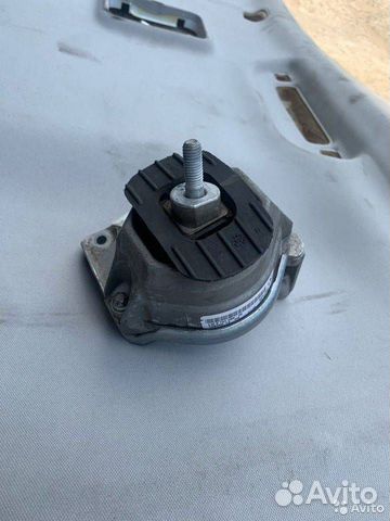 Подушка крепления двигателя левая BMW 5 E60/E61