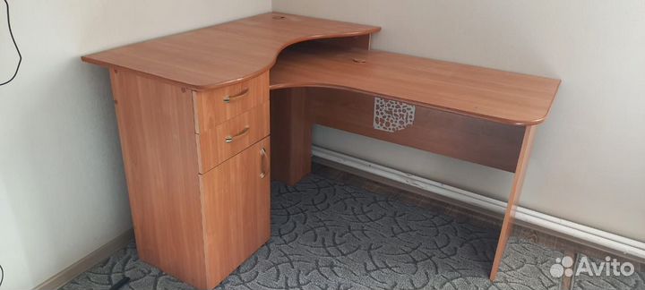 Письменный стол