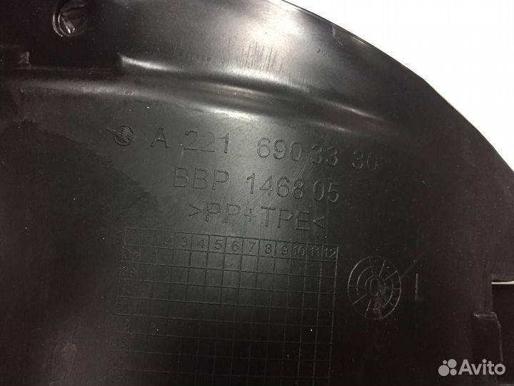 Левый подкрылок Mercedes W221