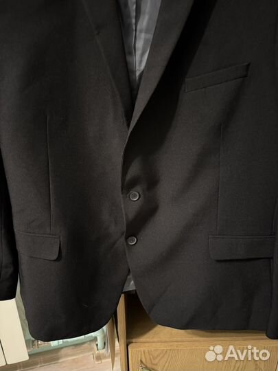 Мужской черный пиджак