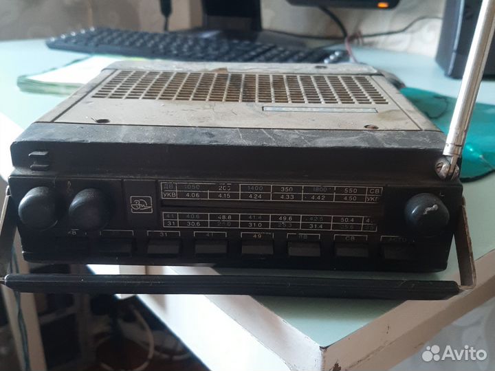 Радиоприемник СССР Урал-авто-2