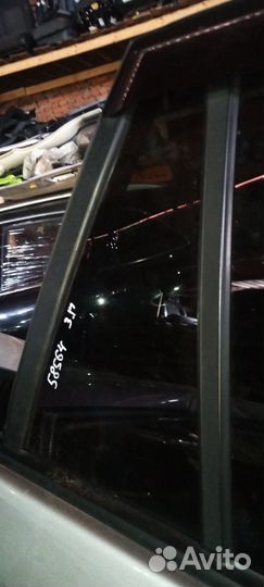 Стекло двери задней правой форточка