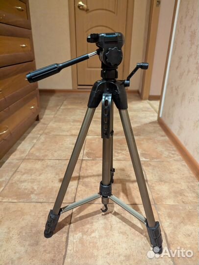 Штатив (трипод) для фотоаппарата/видеокамеры