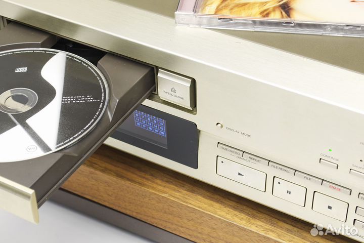 Проигрыватель дисков Sony CDP555-esA