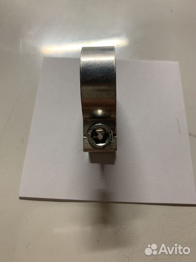 Зажим для трюкового самоката