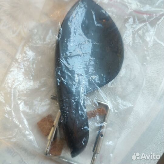 Подбородки для скрипки 1/2 новый