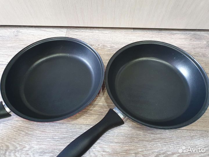 Сковорода новая стальэмаль 26см