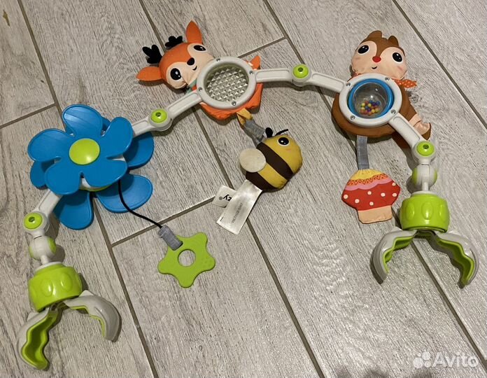 Дуга с игрушками