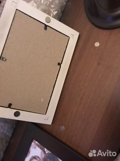 Настенные фоторамки с полкой