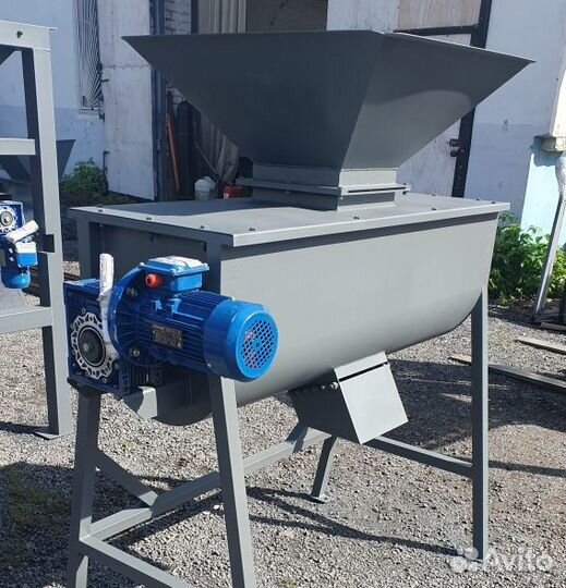 Смеситель кормов горизонтальный