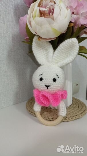 Вязаные игрушки ручной работы зайчик