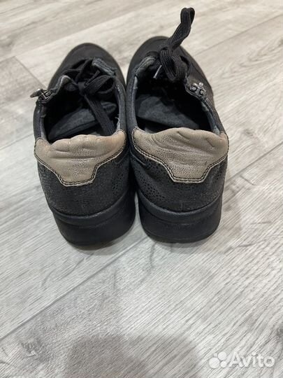 Кроссовки женские