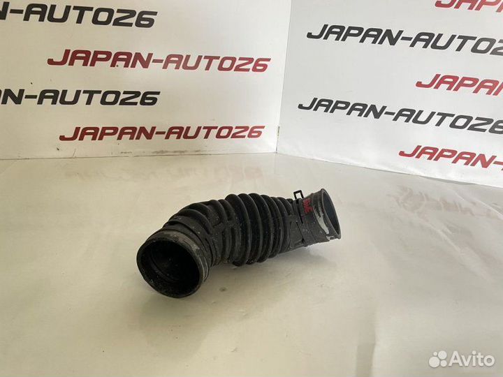 Патрубок воздушного фильтра Audi A4 B7 2.0 турбо