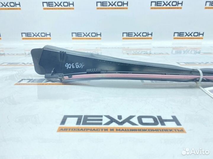 Молдинг лобового стекла правый Mercedes-Benz