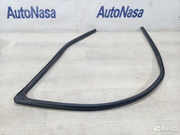 Уплотнитель стекла двери передний правый LADA