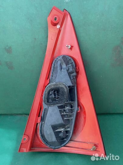Задний левый фонарь на peugeot 107