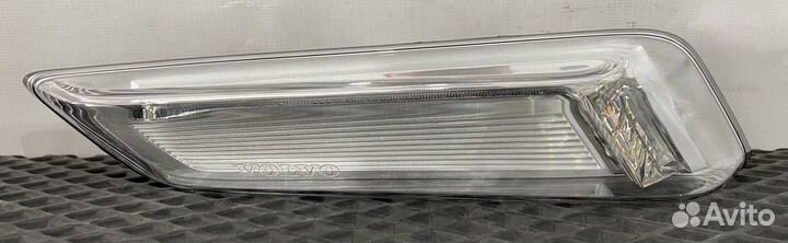 Поворотник правый Volvo FH5 84389835