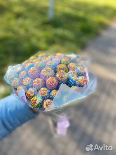 Букет из чупа чупсов и других конфет