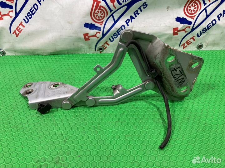 Петля капота правая Volkswagen Touareg 7L6 7L7 7LA