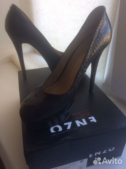 Фирменная обувь