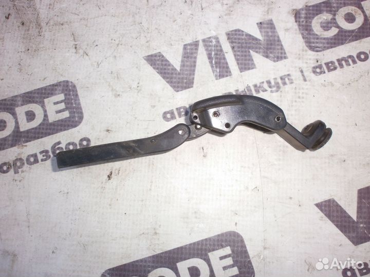 Замок задней форточки Nissan Terrano 2